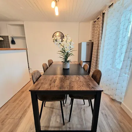 La Maison Rouge Du Belvédère Hébergement de vacances *